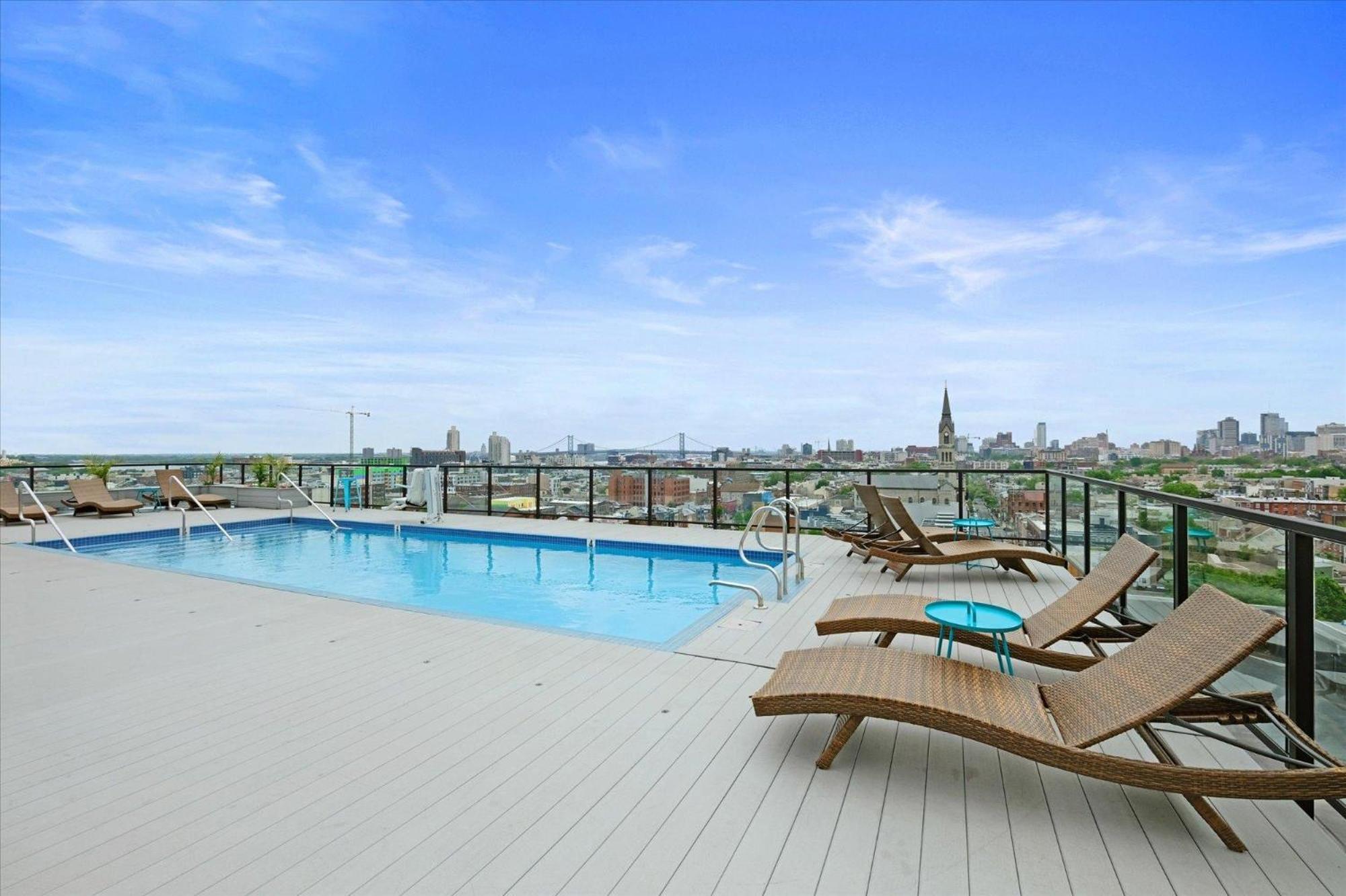 Upscale Studio W Rooftop Deck Apartment Philadelphia Exterior photo